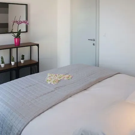 Luxury Marjan - Black Apartment Split